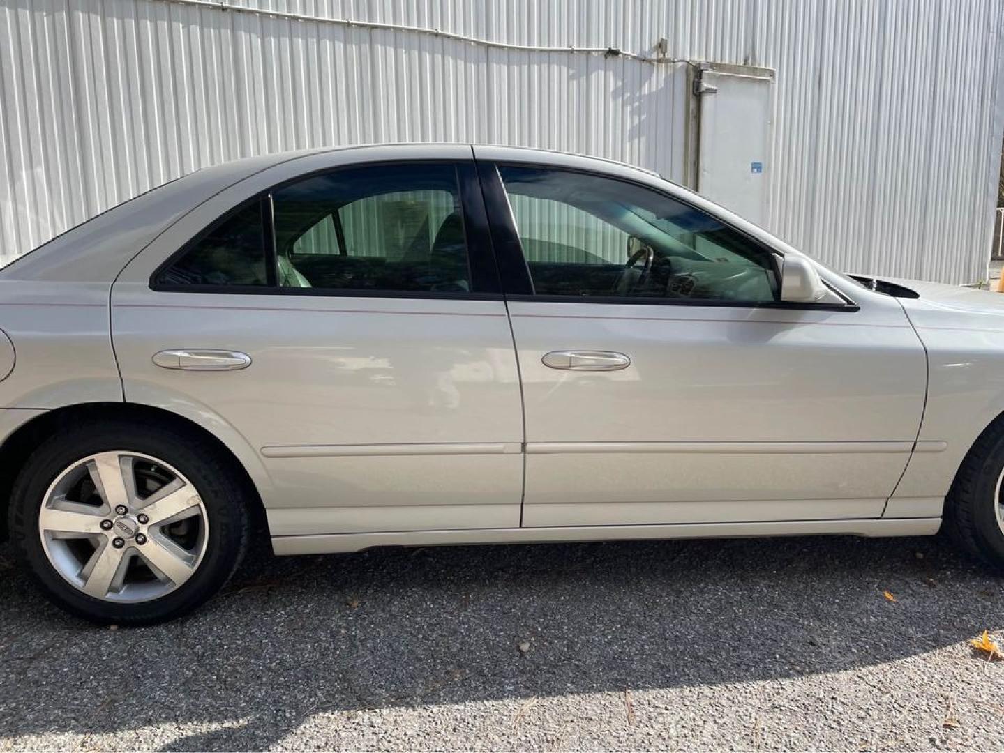 2006 white /gray Lincoln LS Ultimate (1LNFM87A06Y) with an 3.9 V8 engine, Automatic transmission, located at 5700 Curlew Drive, Norfolk, VA, 23502, (757) 455-6330, 36.841885, -76.209412 - Photo#5